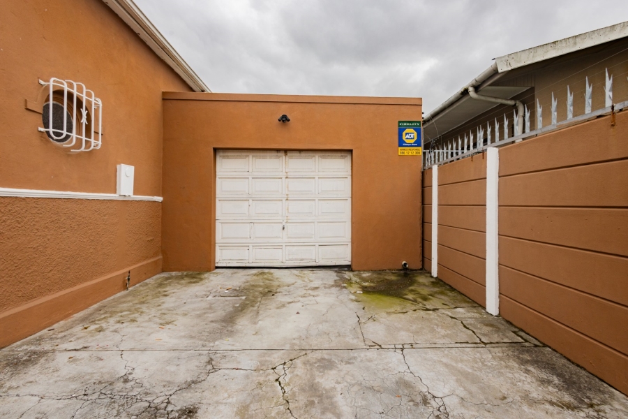 5 Bedroom Property for Sale in Parow Valley Western Cape